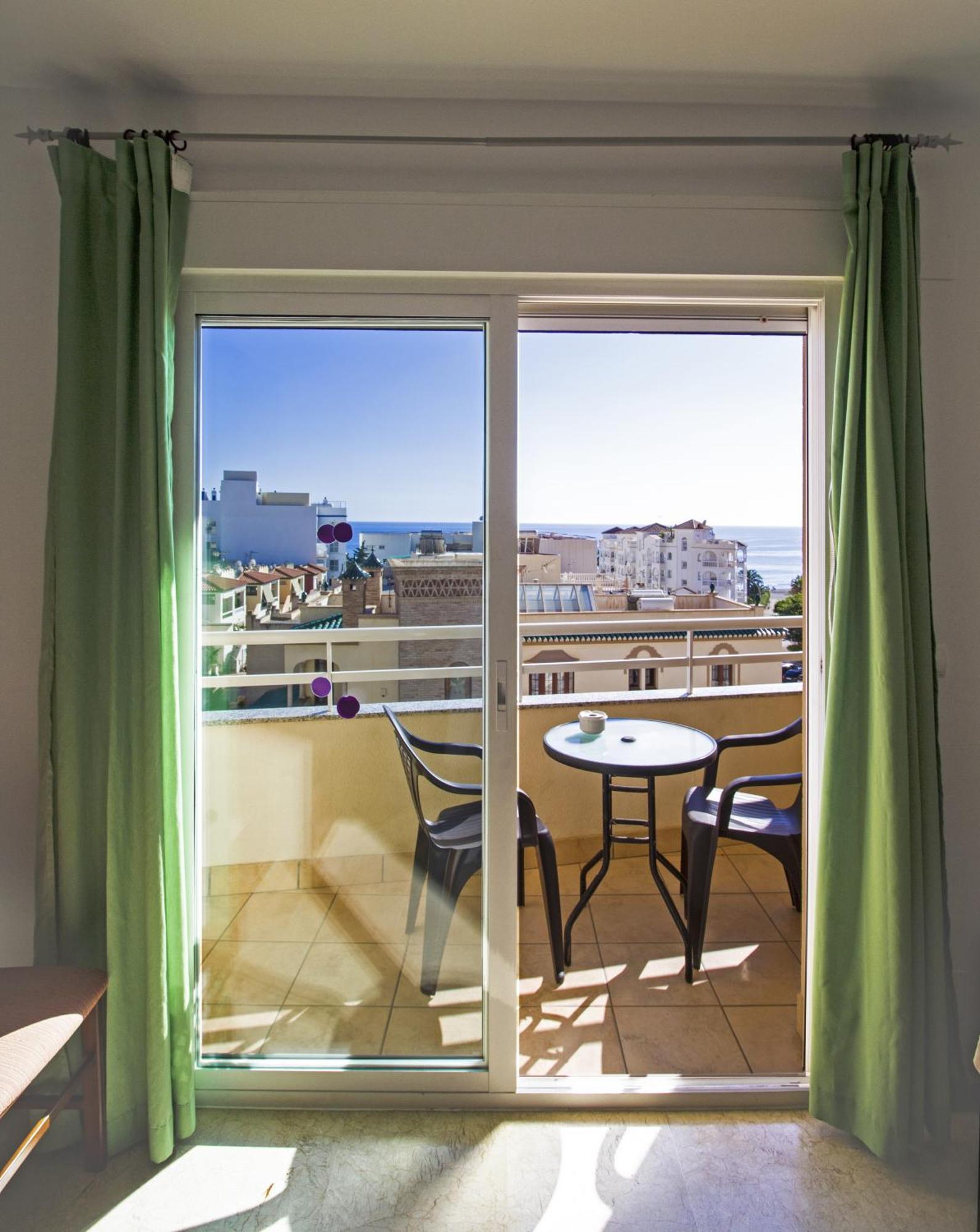 Apartamentos Turisticos Fercomar Nerja Exterior photo