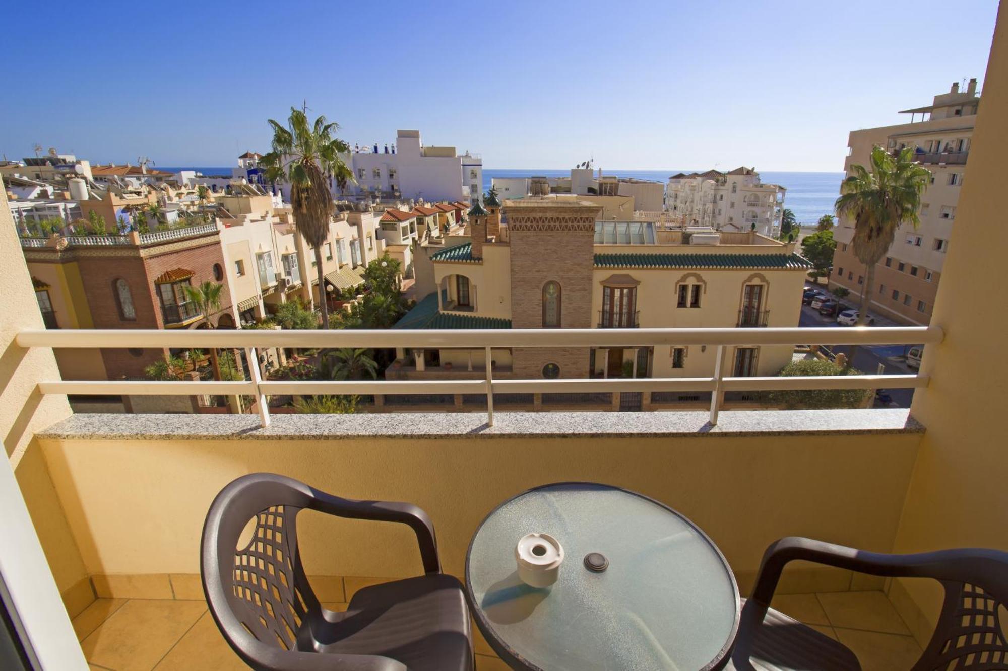 Apartamentos Turisticos Fercomar Nerja Exterior photo